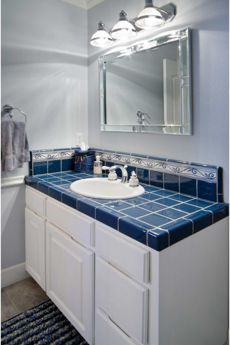 Mirrored Bathroom Vanities the Latest Trend in Home Design