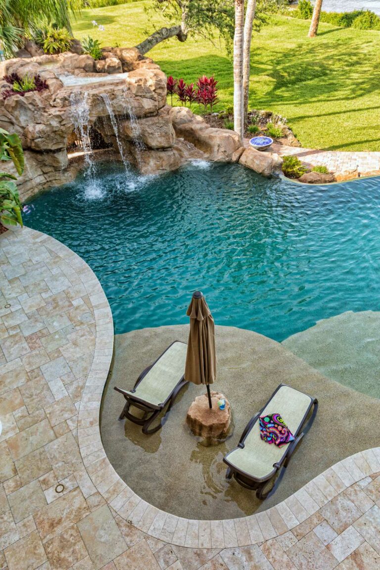 5 Stunning Outdoor Pool Water Features